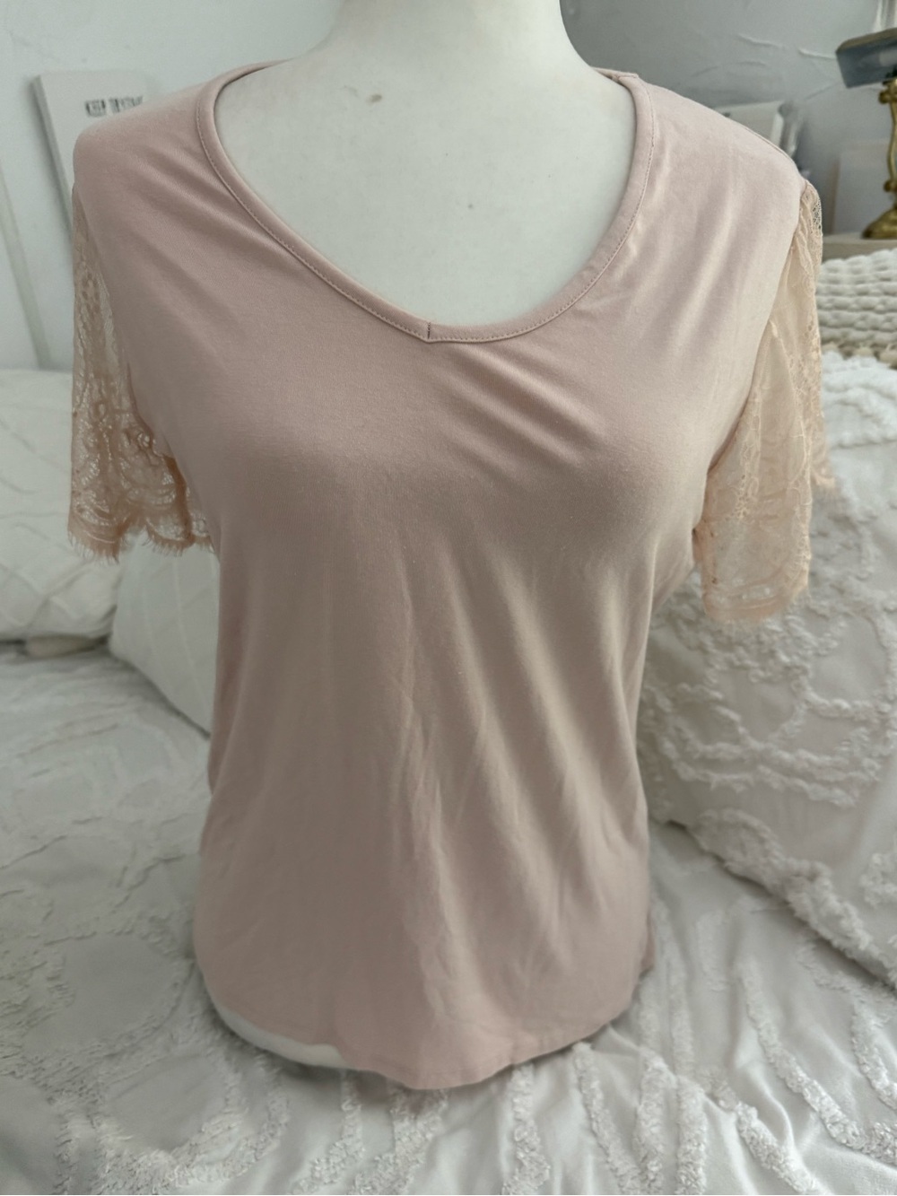 Carmen Marc Valvo Pale Pink Short Sleeve Top